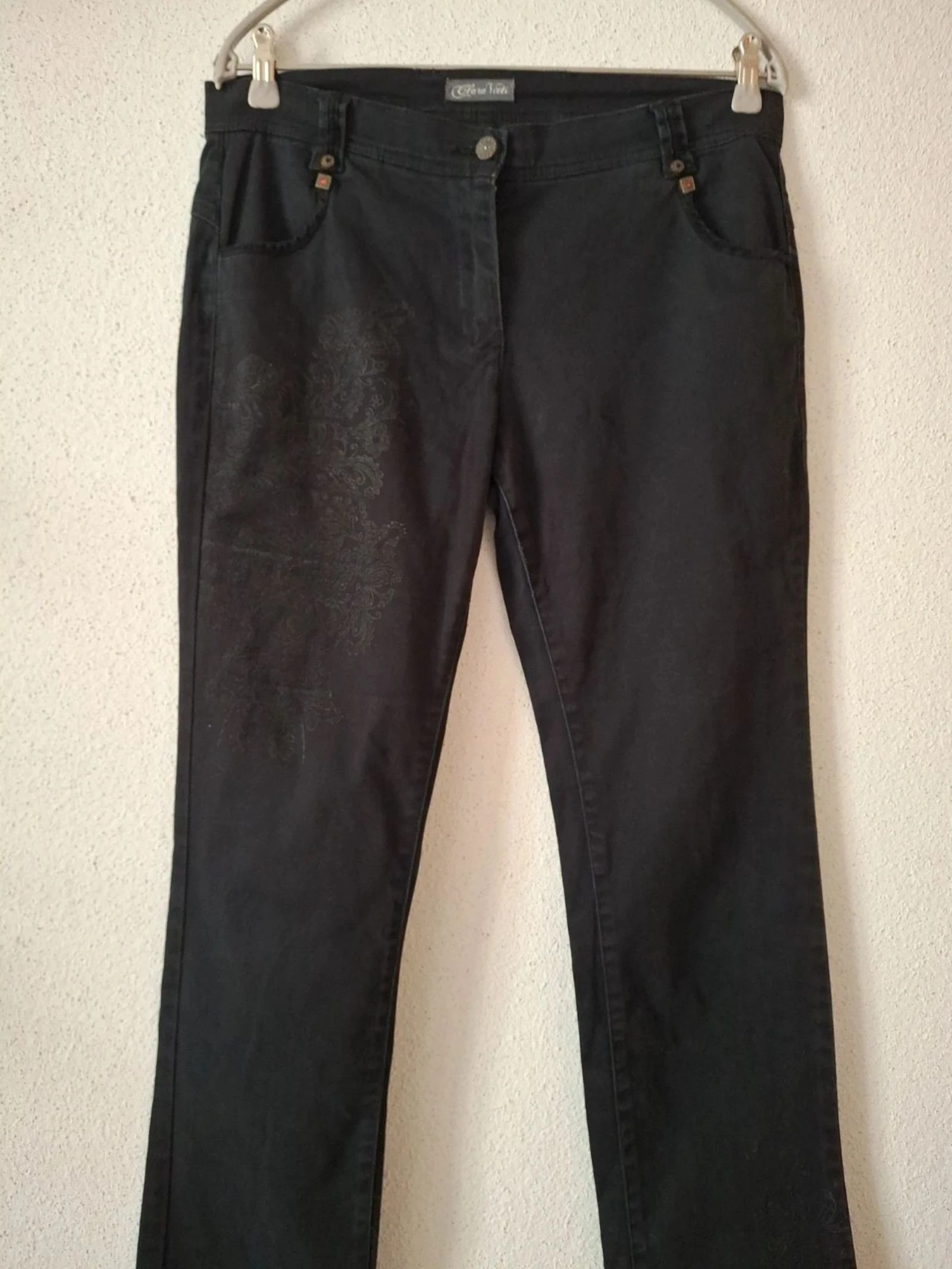 Jeans preto com bordados – photo 16